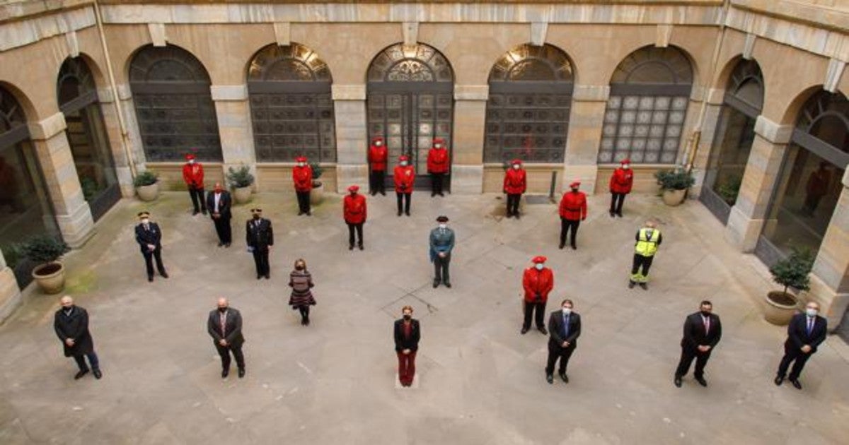 Imagen de los representantes de Gobierno y fuerzas de seguridad en la Comunidad Foral