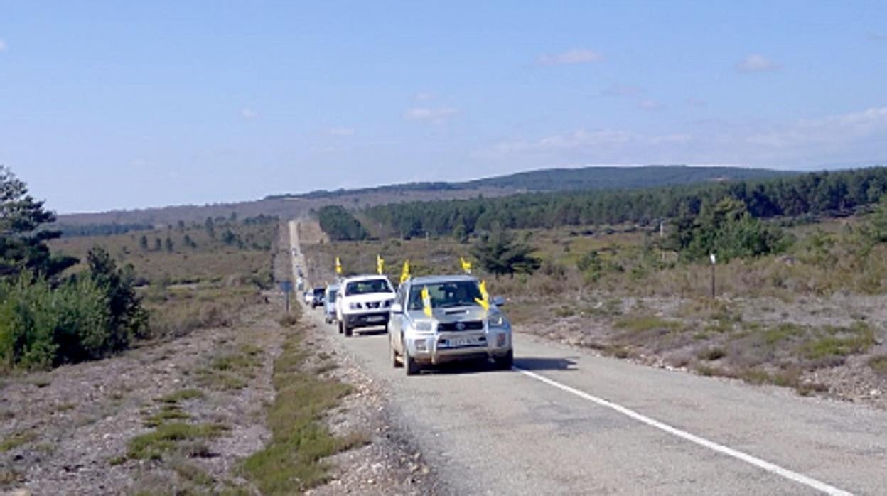 Caravana de vehículos por la Sierra de la Culebra