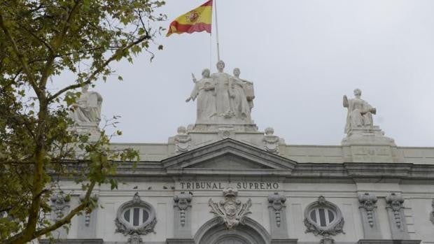 Dos años de cárcel para una enfermera de Zaragoza que espió los historiales clínicos de conocidos