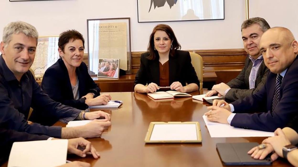 Lastra, Cerdán y Simancas (PSOE) negocian con Bildu en el Congreso. Fue su segunda reunión oficial