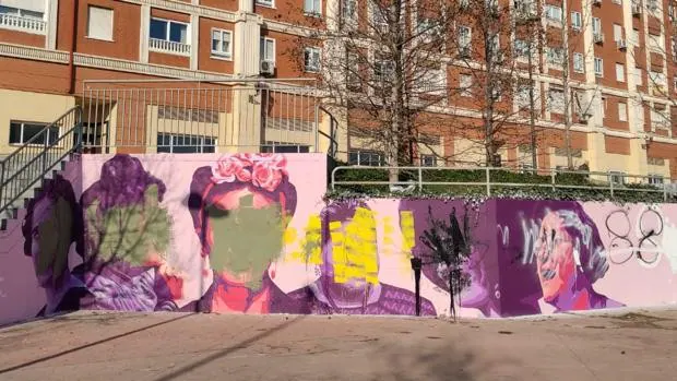 Amanece vandalizada la réplica del mural feminista de Ciudad Lineal que se pintó hace tres días en Getafe