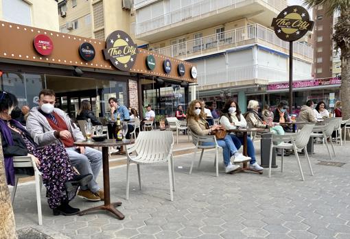 Imagen tomada este sábado en una terraza de hostelería en Benidorm