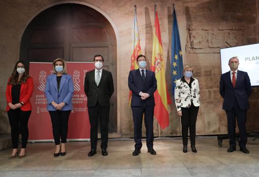 Imagen del acuerdo de la Generalitat, CEOE y CEV en el Plan Sumamos Salud+Economía