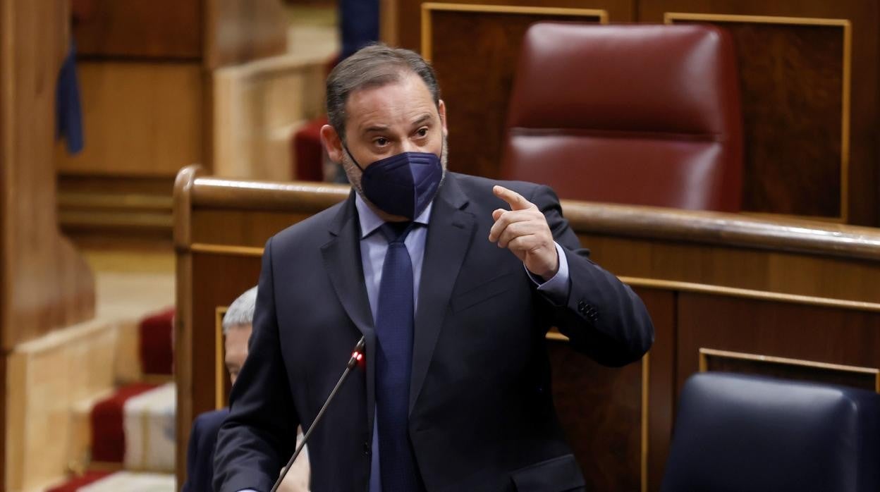 El ministrio de Transportes, José Luis Ábalos, durante su internvención en el pleno del Congreso