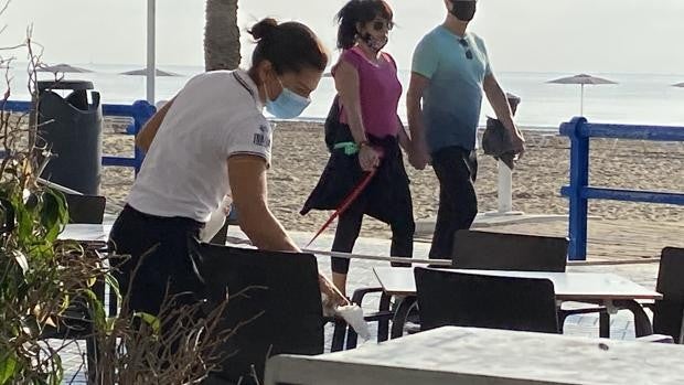 Desescalada de las restricciones: hosteleros de Castellón sostienen que no abrir los interiores supondrá «una debacle»