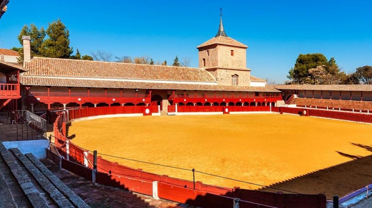 La plaza de toros de Santa Cruz de Mudela es cuadrada y data de 1641