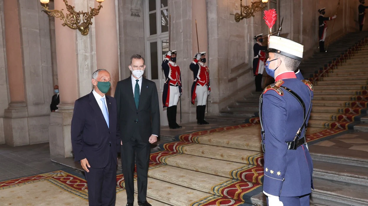 Doña Letizia recibe al presidente del Portugal en La Zarzuela