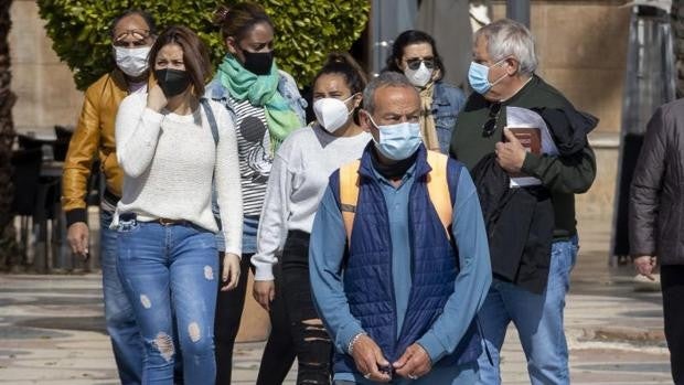 Dos cada tres rebrotes se dan en reuniones de amigos o familia desde la primera ola de coronavirus en Valencia