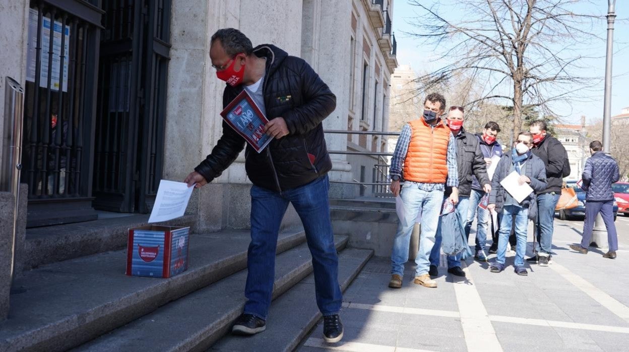 Los hosteleros esperan con «impaciencia» las ayudas y denuncian que muchos se quedaron «por el camino»