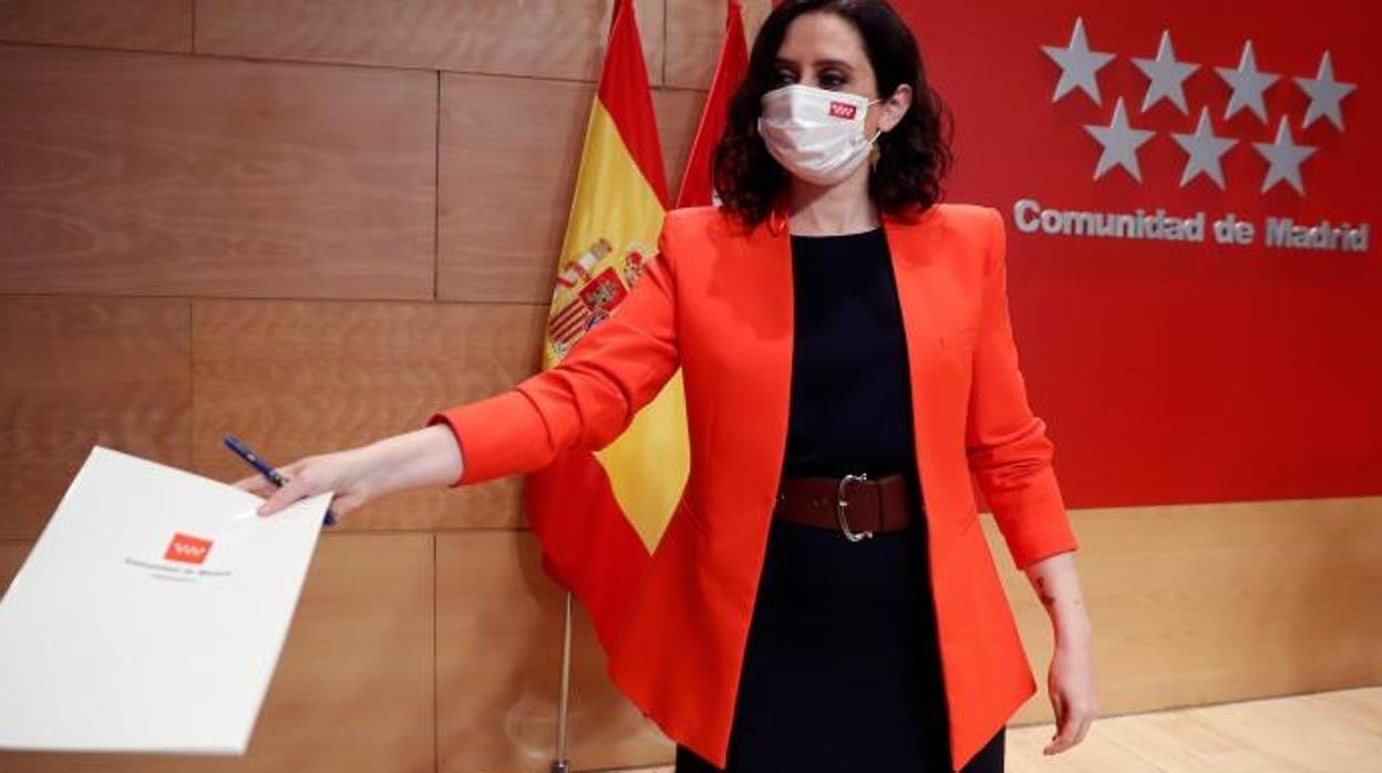 La presidenta de la Comunidad de Madrid, Isabel Díaz Ayuso, durante una rueda de prensa