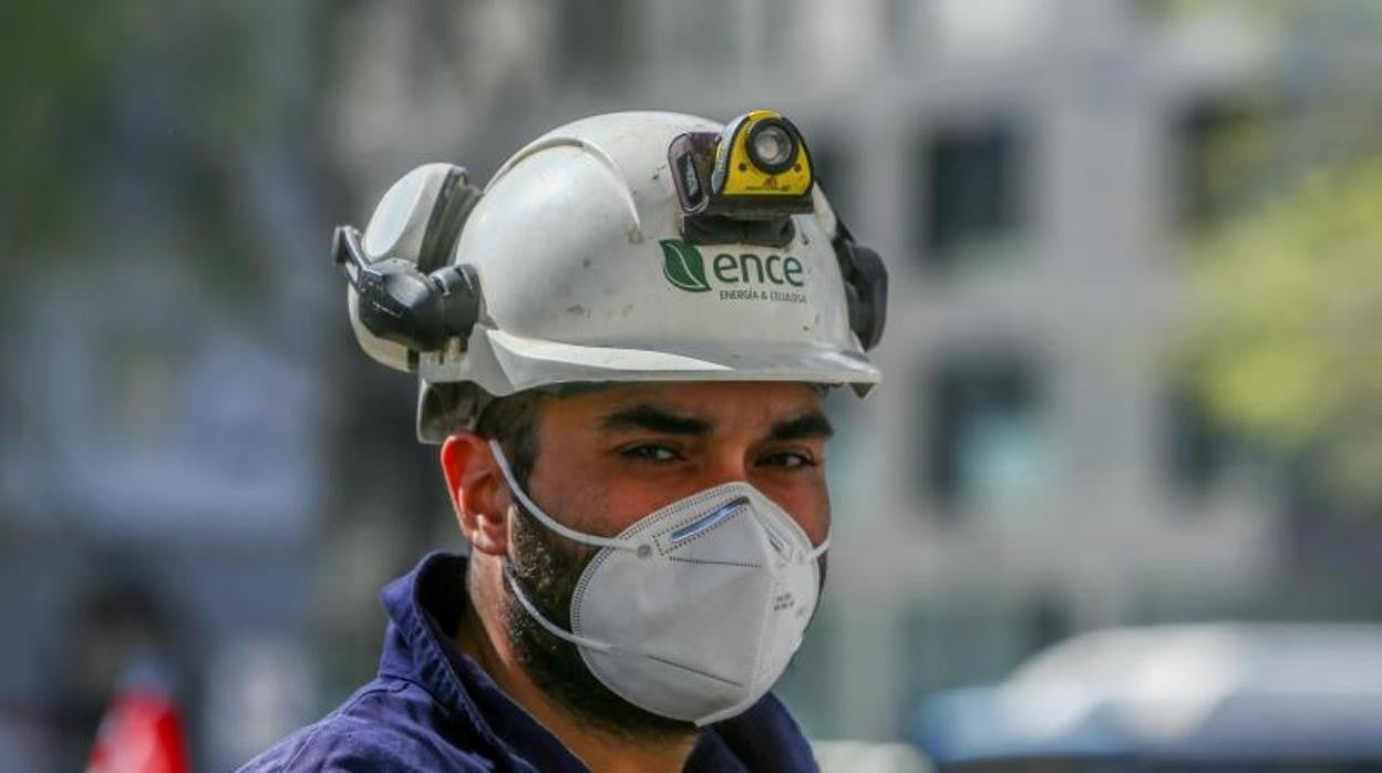 Un trabajador de Ence en la protesta de la semana pasada en Madrid por la ley del Cambio Climático