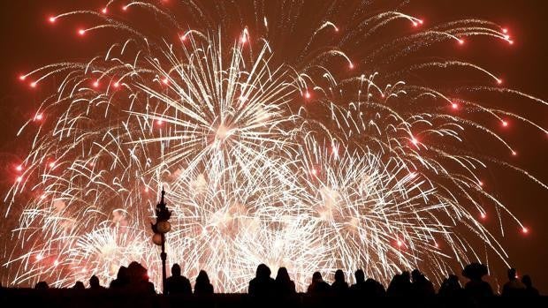 Restricciones en Valencia: Sanidad desaconseja los castillos de fuegos artificiales en San José y Semana Santa