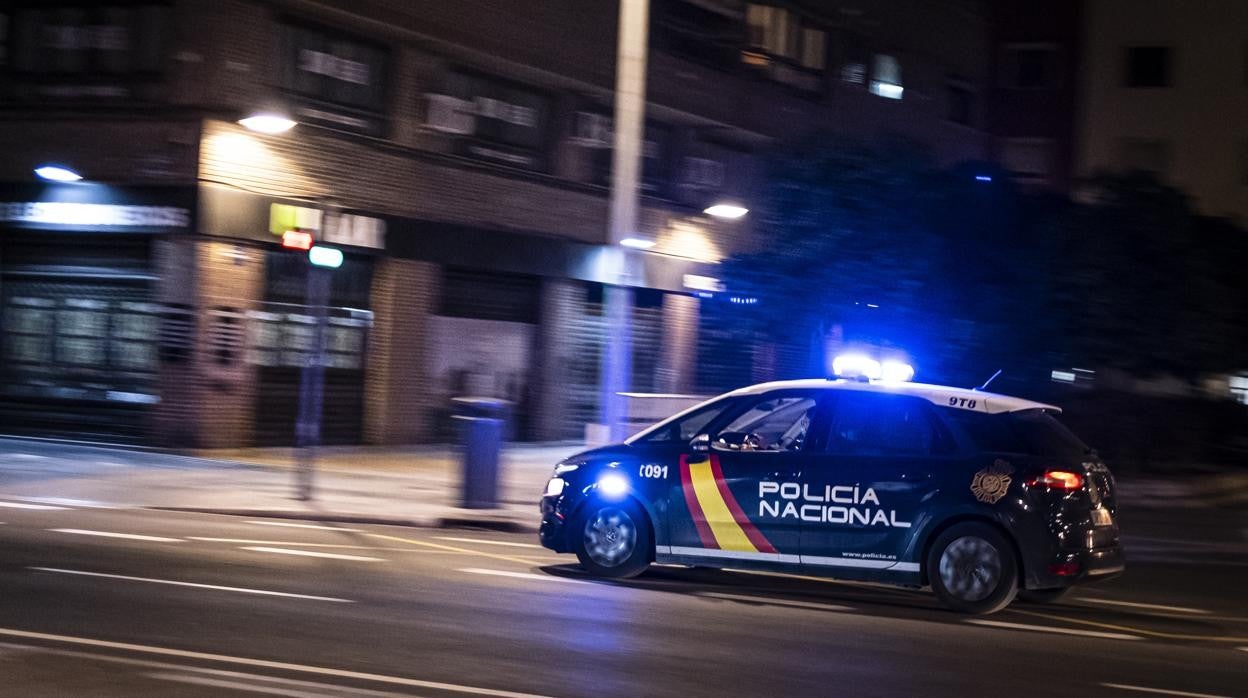 Imagen de archivo de una patrulla de la Policía Nacional en Valencia