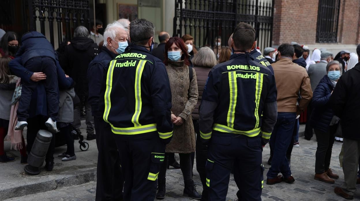 La iglesia de la Paloma reabre con una misa homenaje a las víctimas de la explosión de la calle Toledo