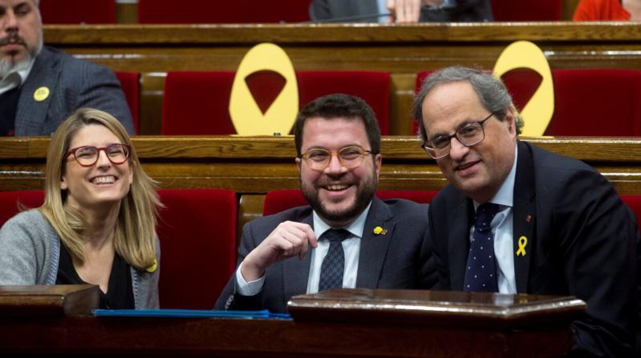 Elsa Artadi, Pere Aragonès y Quim Torra, en el Parlament, en febrero de 2019
