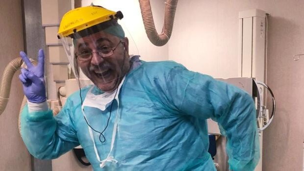 'Palomo, el de rayos' se jubila después de 38 años: la historia de un celador singular que salvó la vida a una neonata