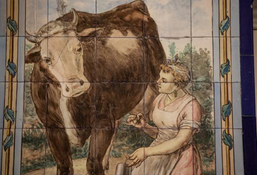 Detalle del azulejo firmado por Guijo en la antigua vaquería de Monte Igueldo