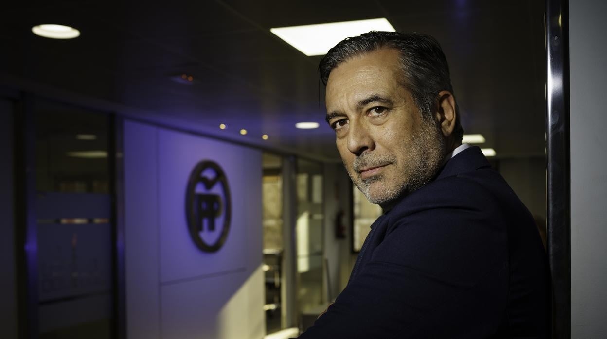 Enrique López: «Podemos es un partido comunista como los de 1930»