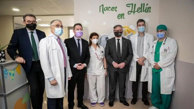 Page inaugura la reforma del hospital de Hellín, tras el incendio de 2020  