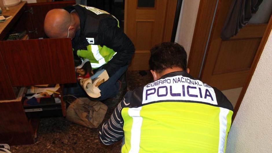 Golpe a una banda con 57 falsos proxenetas que extorsionaban a los usuarios de una web de servicios sexuales