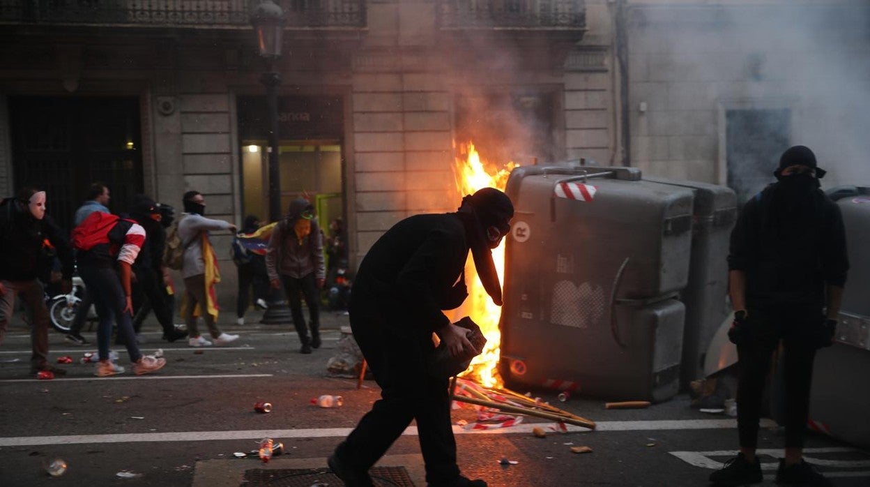 Los Mossos no podrán utilizar balas de 'foam' para neutralizar algaradas como esta