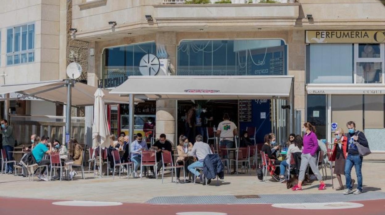 Un local de hostelería de Sanxenxo, durante el pasado puente festivo