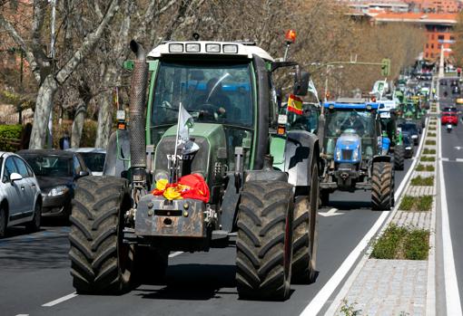 Tractorada en Toledo en defensa del campo