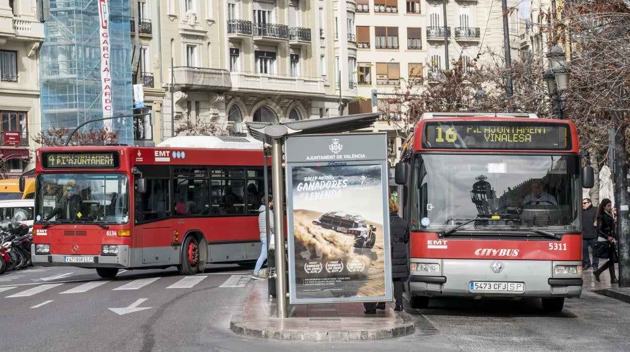 Imagen de archivo de autobuses de la EMT de Valencia