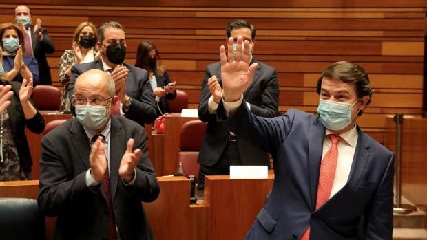 Mañueco augura «un cambio de caras» en la dirección socialista tras el fracaso de la moción