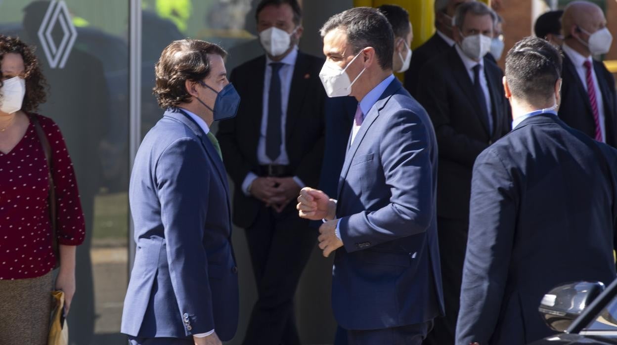 Mañueco y Sánchez se vieron las caras ayer, con motivo de la presentación del Plan Industrial de Renault en Villamuriel de Cerrato (Palencia)