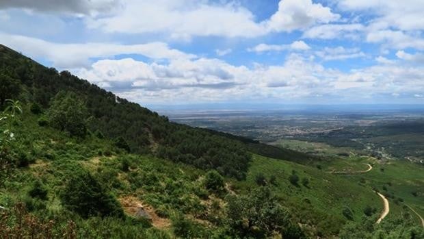 Rescatan en helicóptero a dos heridos cuando hacían senderismo en la Pradera de la Serradilla en Piedralaves (Ávila)