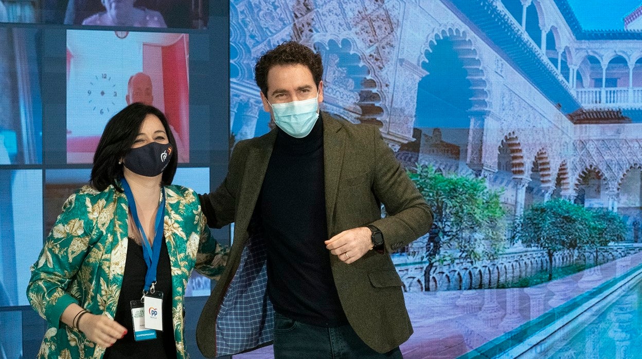 Virginia Pérez y Teodoro García Egea, en el congreso provincial del PP de Sevilla