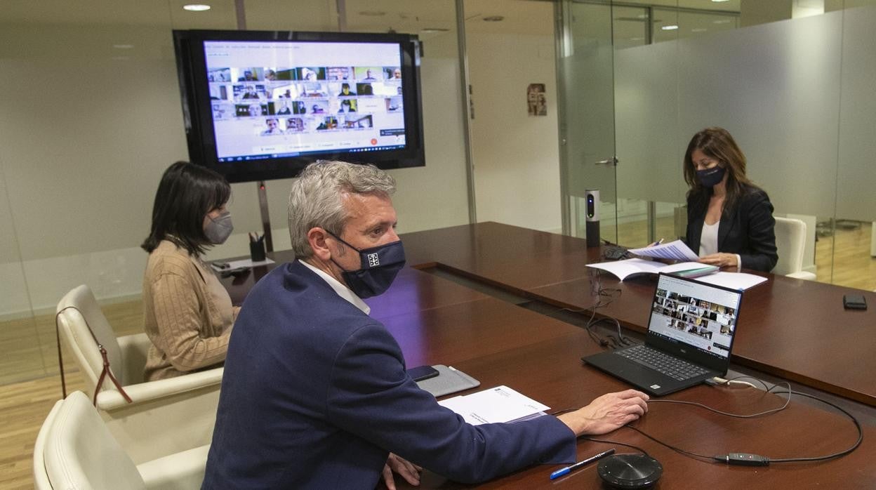 Los conselleiros Rueda y Lorenzana en la reunión de la tarde de este lunes