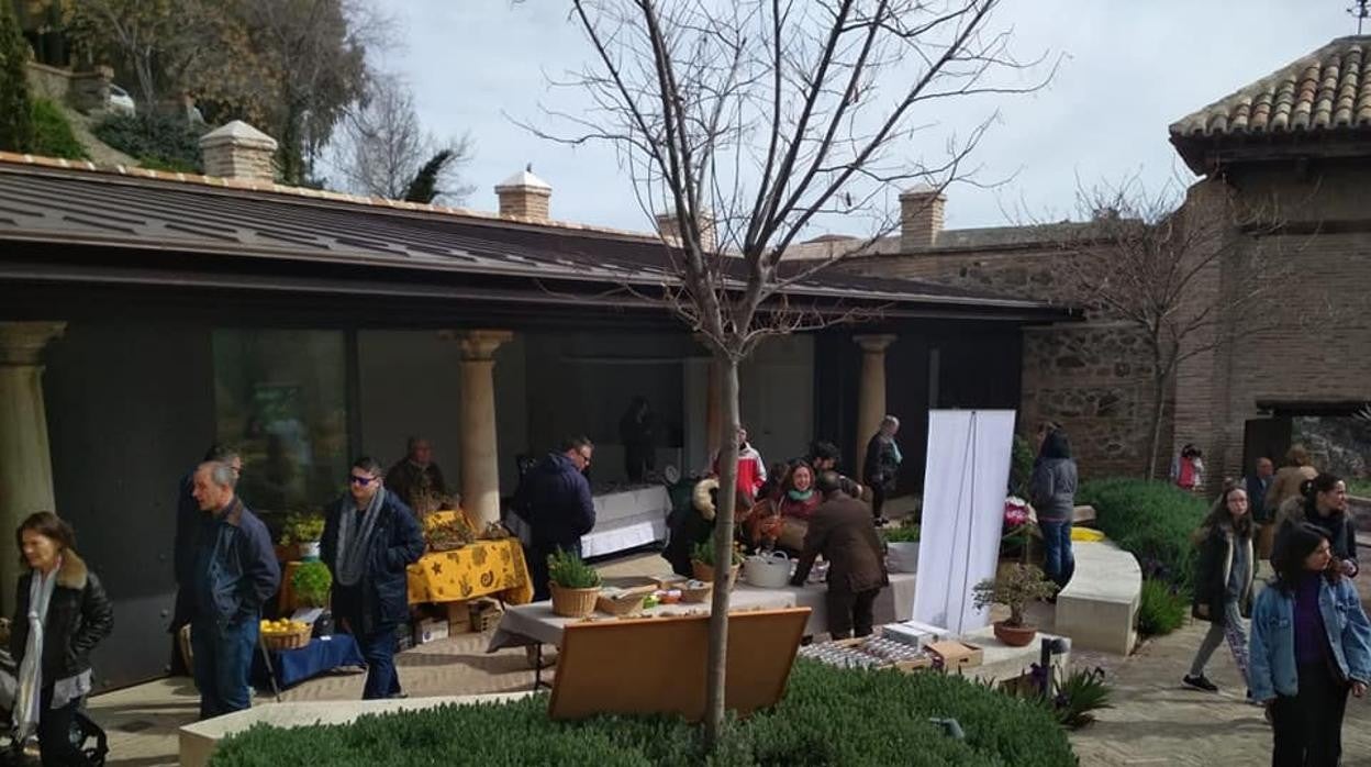 Mercado de las flores en el jardín de San Lucas