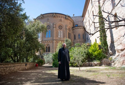 El padre Efrem de Montellà, prefecto de la Escolanía de Montserrat