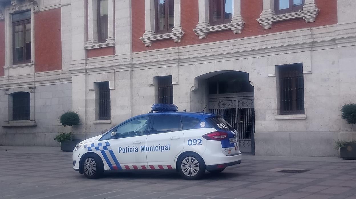 Denunciado por cambiarse la ropa al volante, conducir ebrio y sin carné