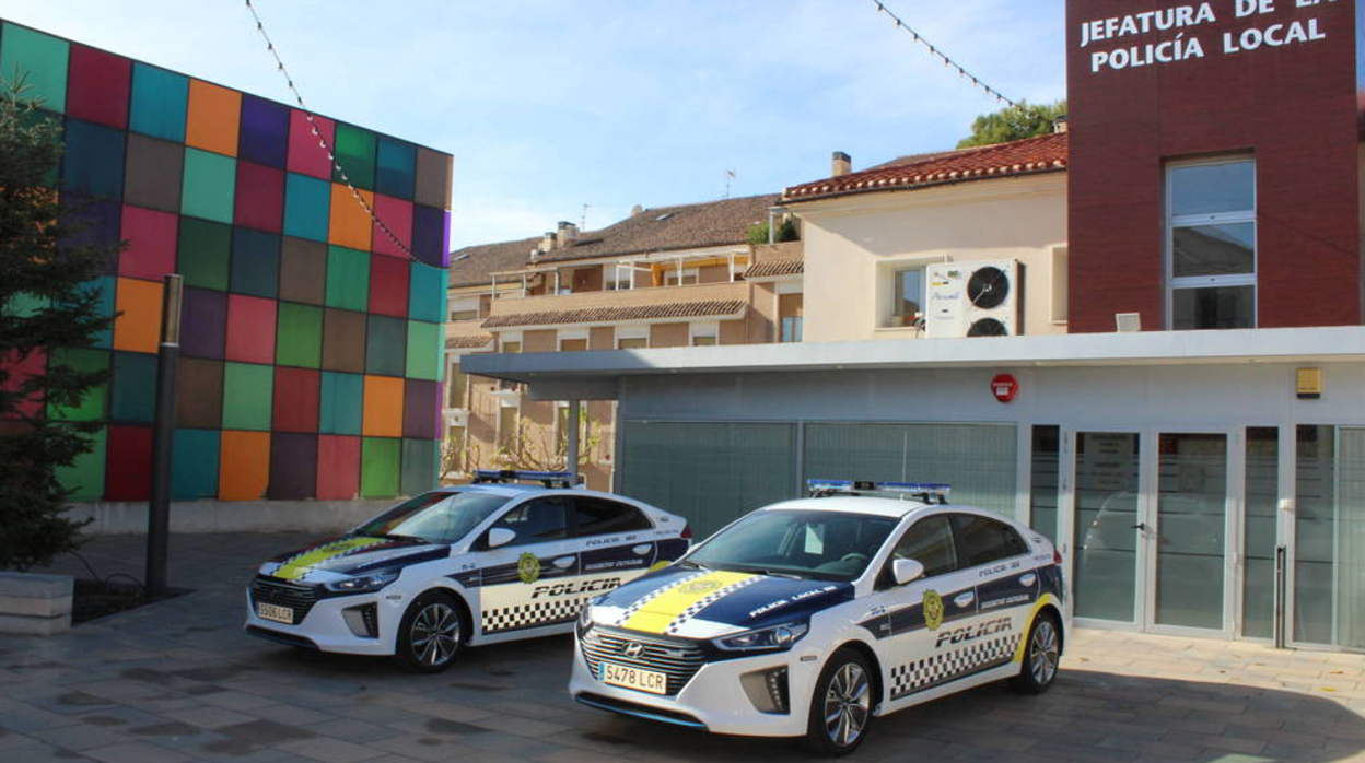 Dos vehículos de la Policía Local de Ibi