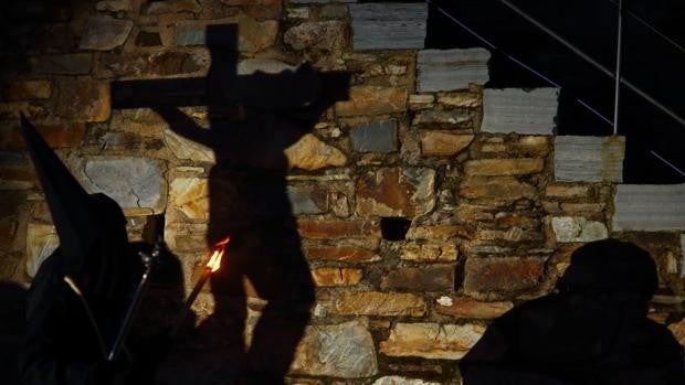 La Semana Santa de Ponferrada recupera el Viacrucis en el interior del Castillo de los Templarios