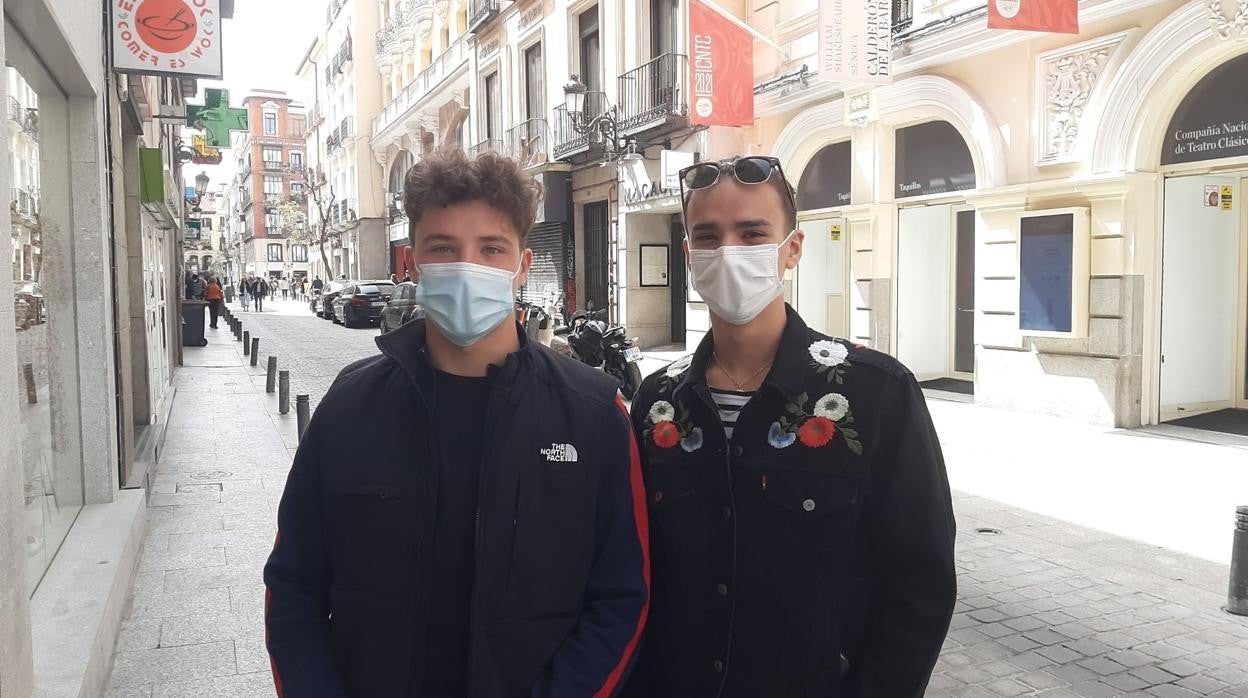 Alexie Domèrgue y un amigo que no quiere identificarse