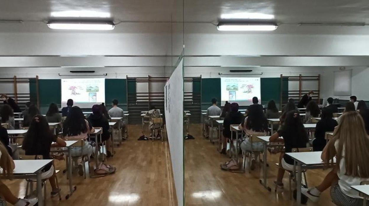 Clases en el gimnasio de un instituto