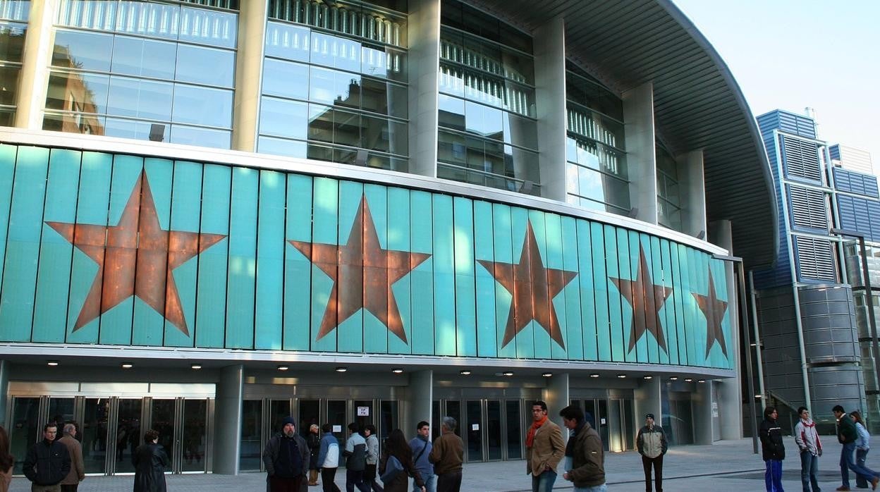 Exteriores del WiZink Center, el nuevo lugar habilitado para la vacunación masiva