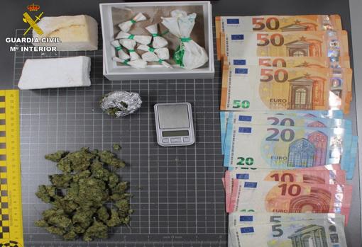 Dinero y droga intervenidos al grupo organizado