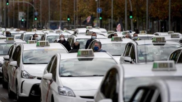 Ayudas de hasta 6.000 euros por taxi para transformar la flota en Eco o Cero