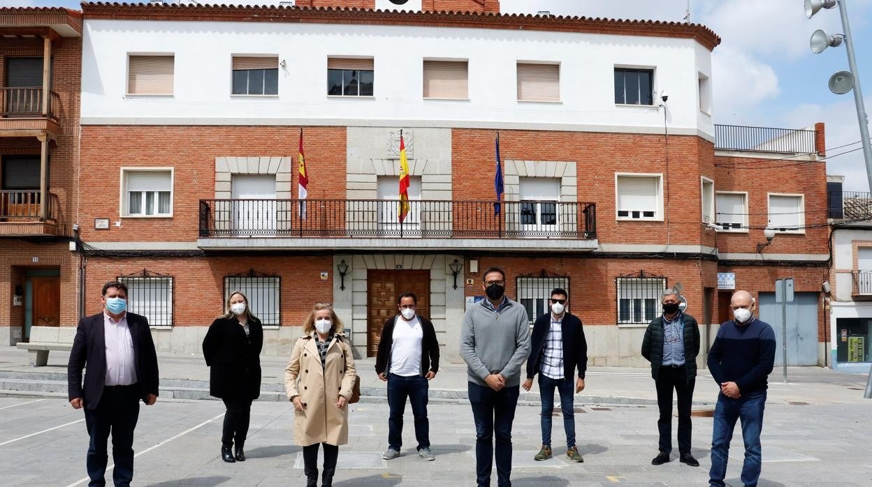 Ortega y Gutiérrez, con los concejales socialistas de Añover de Tajo