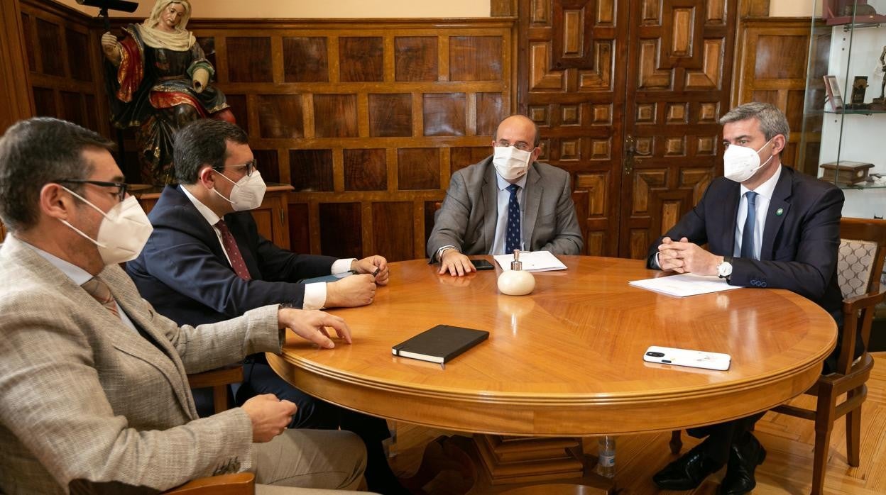 Reunión del vicepresidente de la Junta con el presidente de la Diputación, Álvaro Gutiérrez