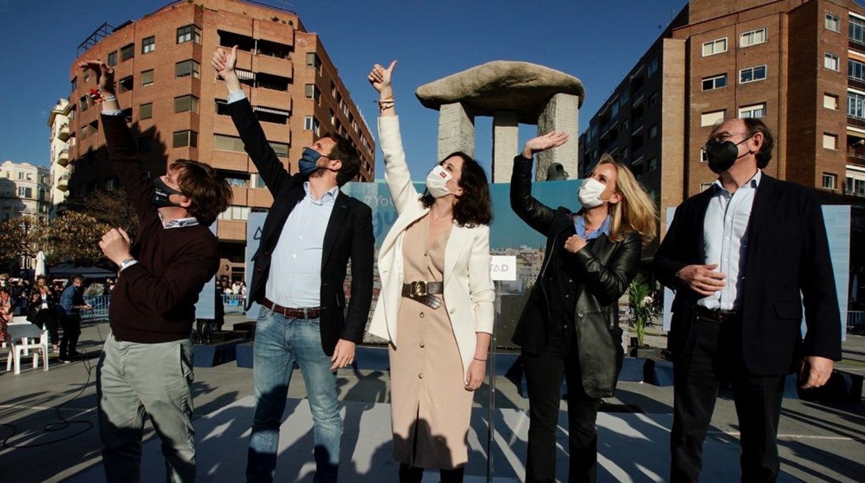 Almeida, Casado, Ayuso , Camins y García-Escudero, en el acto de apertura de campaña