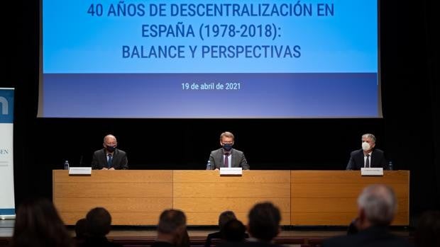 Feijóo censura la «recentralización fiscal» que propugna el Gobierno disfrazada de «armonía»