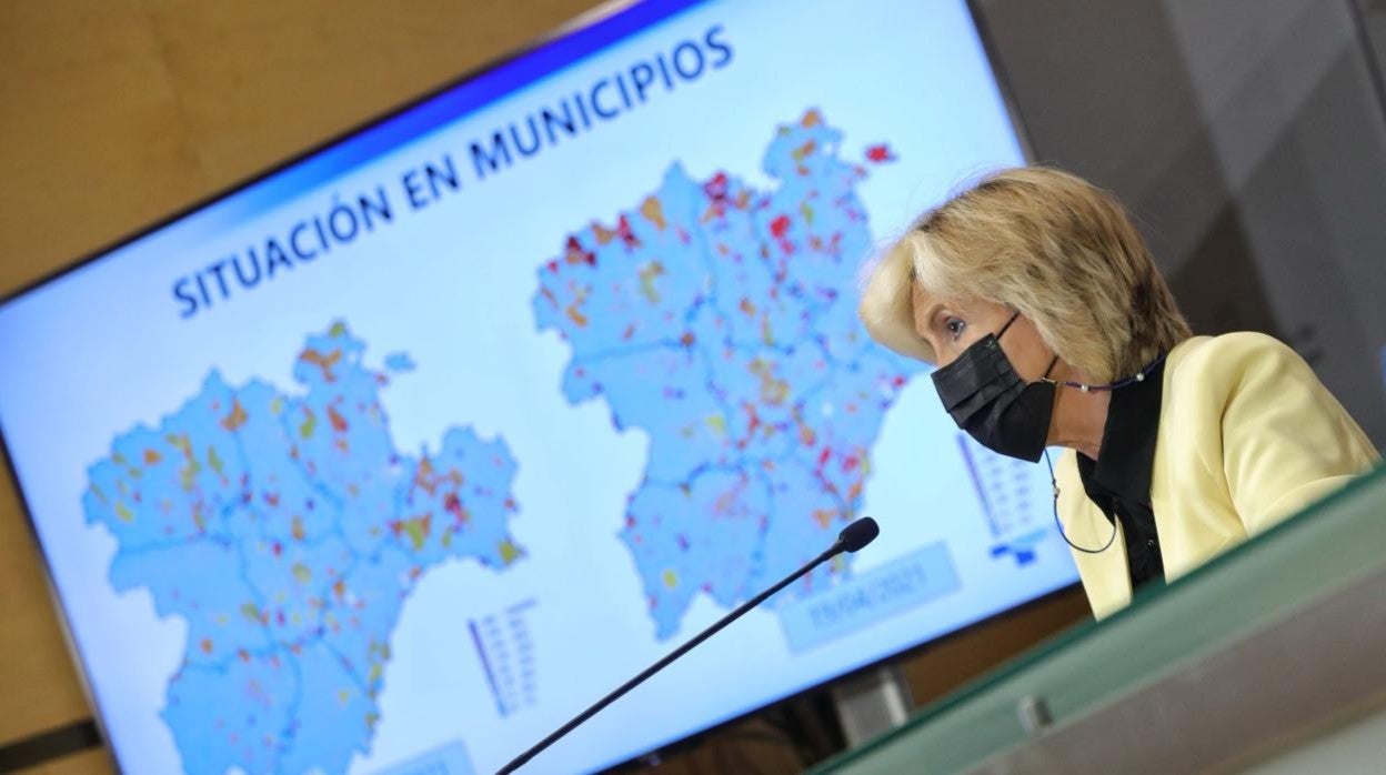 La consejera de Sanidad, Verónica Casado, durante la rueda de prensa