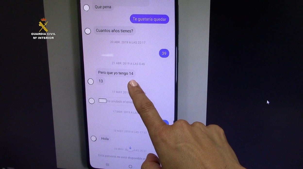 Captura de pantalla del chat donde el menor le dice su edad al agresor