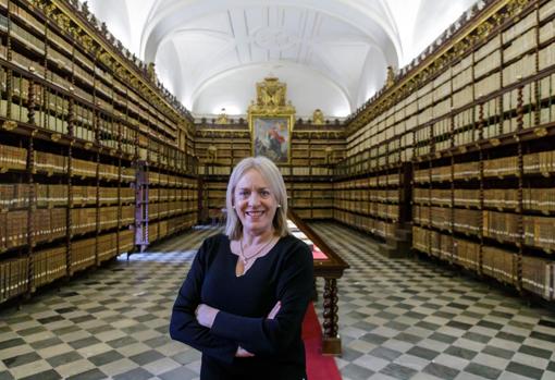 La profesora Clauda Möller, en la Biblioteca Histórica de la Universidad de Valladolid